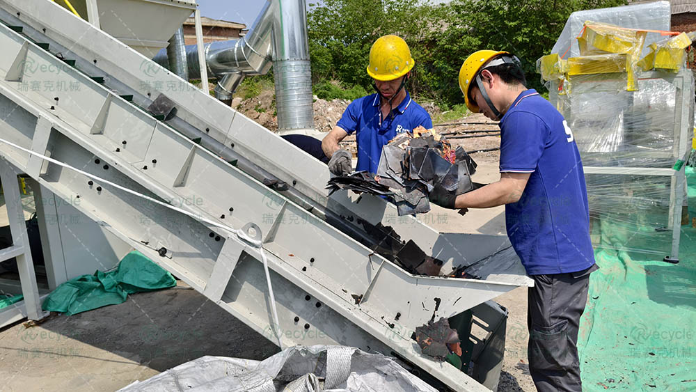 鋰電池負極片邊角料破碎打粉，變廢為寶利潤可觀